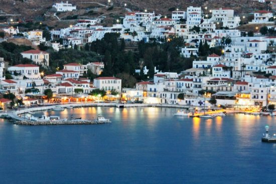 «Ο νέος ανεξερεύνητος παράδεισος της Μεσογείου»: Γερμανικοί ύμνοι για ένα ελληνικό νησί