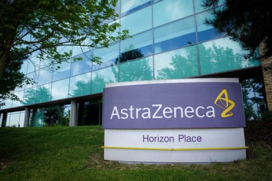 Εμβόλια: Η Κομισιόν παίρνει αποστάσεις από την AstraZeneca
