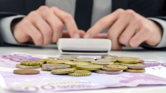 Προς σταδιακή κατάργηση του Τέλους Επιτηδεύματος για όλους τους επαγγελματίες