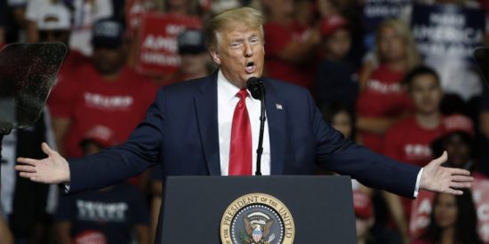 Ο Τραμπ ανακοίνωσε θεραπεία για το πλάσμα που ήδη εφαρμόζεται – 450 νεκροί σε 24 ώρες