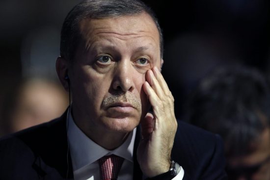Πώς ο Ερντογάν προσπαθεί να συγκρατήσει την κατρακύλα της τουρκικής λίρας (πίνακας)