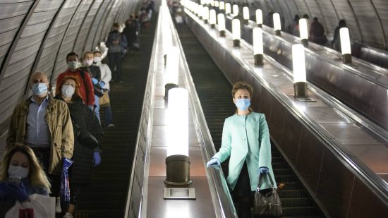 Σε ποιες χώρες επιστρέφει ο εφιάλτης του κορωνοϊού