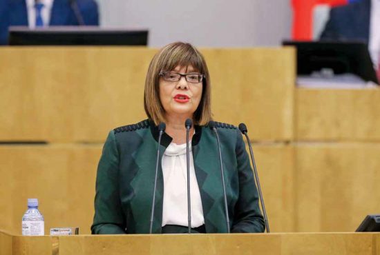 Σερβία: Άλμα νέων κρουσμάτων, νόσησαν υπουργός Άμυνας και η Πρόεδρος της Βουλής – Αγωνία για τον Πρόεδρο Βούσιτς