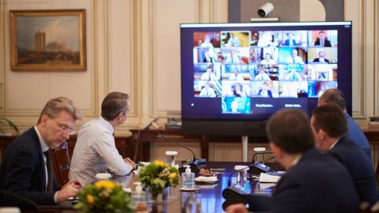 Βloomberg: Η Ελλάδα βάζει μπρος την αξιοποίηση του ευρωπαϊκού μποναμά των €32 δισ.