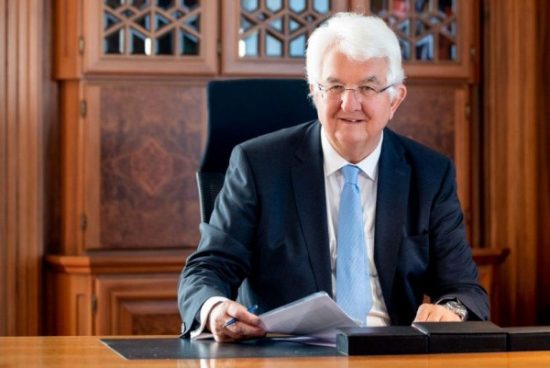 Χόλτσμαν (ΕΚΤ): Λάθος οι εκτιμήσεις για την επιμονή του πληθωρισμού