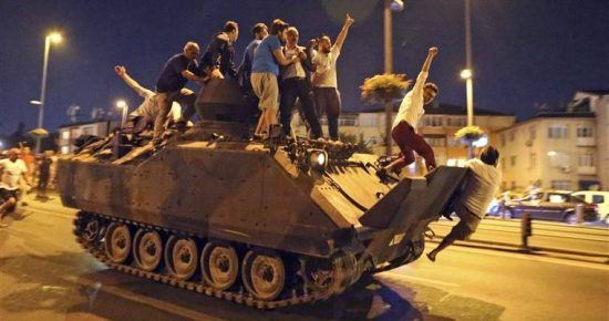 Τουρκία: Ισόβια κάθειρξη σε 121 άτομα για την απόπειρα πραξικοπήματος