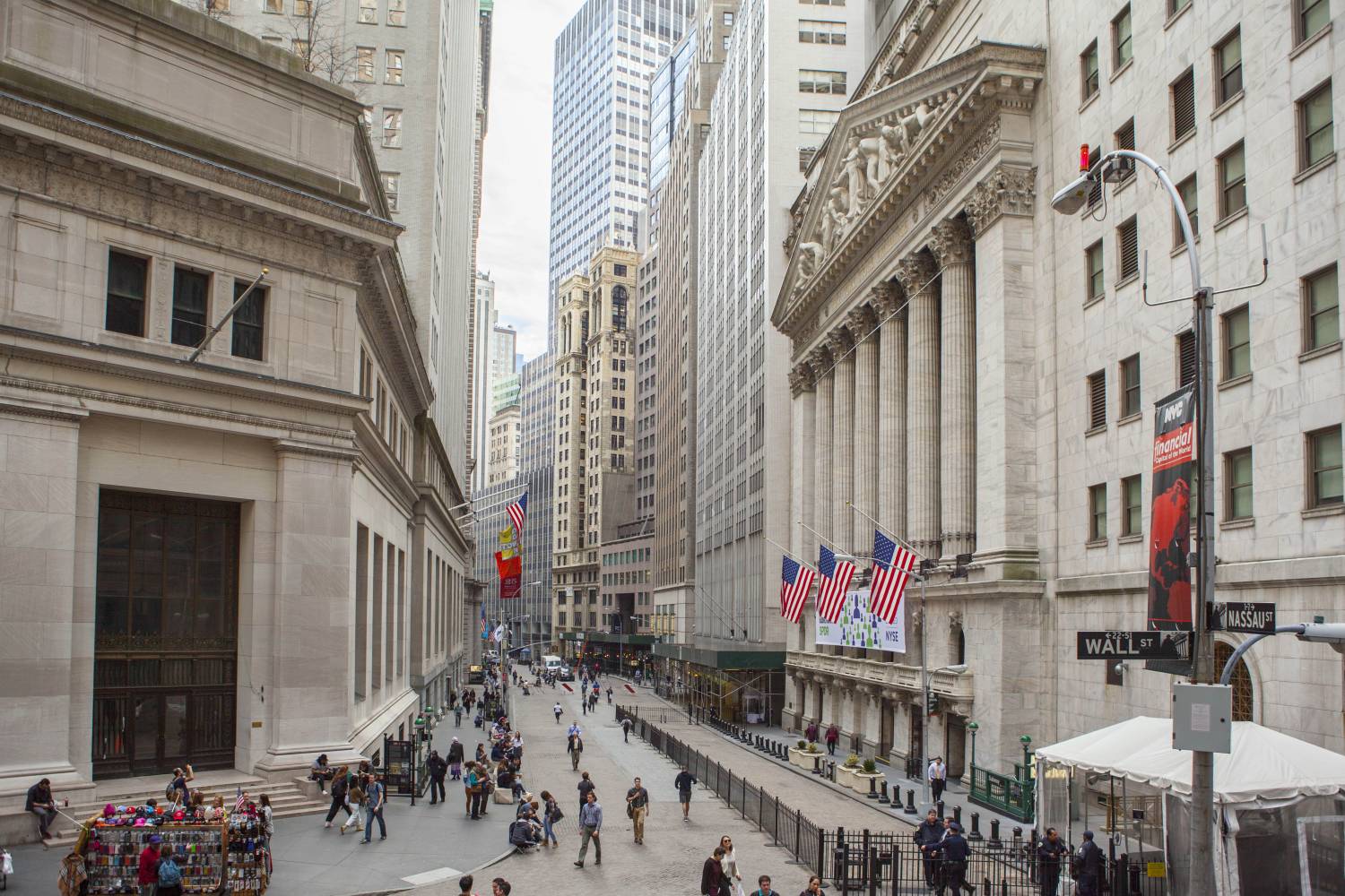 Wall Street: Τριγμοί σε όλους τους δείκτες υπό την απειλή του στασιμοπληθωρισμού
