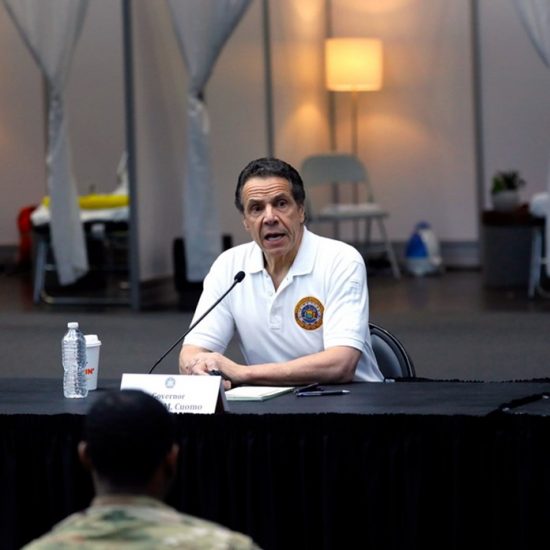 Κουόμο: «Ωρα να ξυπνήσεις Αμερική»