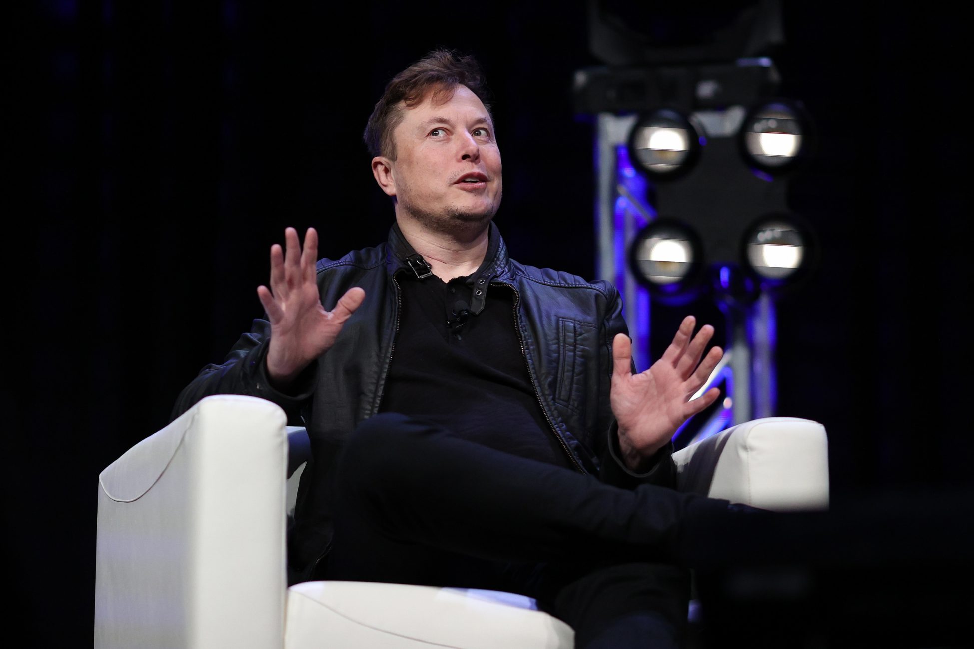 Ο Μπιλ Γκέιτς σόρταρε την Tesla και έχει «χασούρα» έως $2 δισ. – Η «απάντηση» του Έλον Μασκ