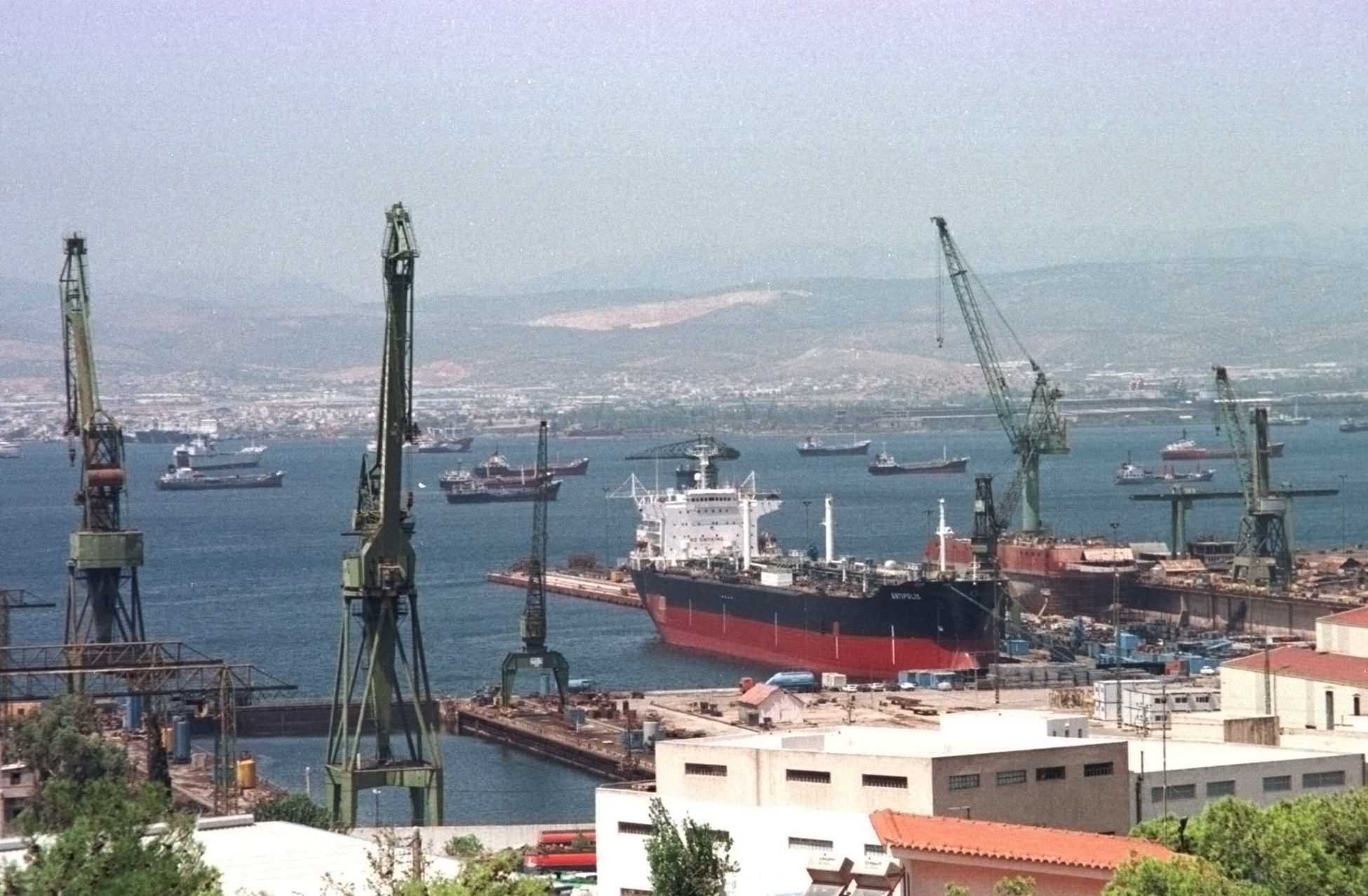 Το μέλλον των ελληνικών ναυπηγείων – Πού «σκαλώνουν», τι χρειάζονται – Το ενδιαφέρον των ΗΠΑ