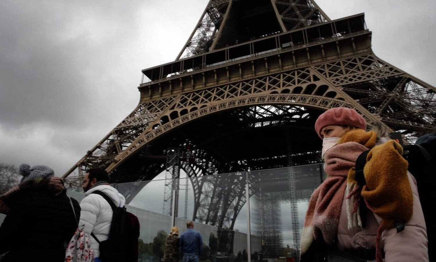 Γαλλία – Κορωνοϊός: Έρημοι οι δρόμοι στο Παρίσι εξαιτίας της απαγόρευσης  της κυκλοφορίας| newmoney