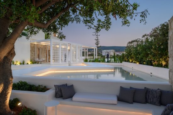 Aria Hotels: To εντυπωσιακό νέο παραθαλάσσιο θέρετρο στην Κρήτη