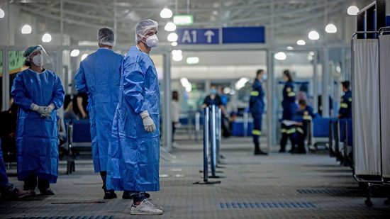 Σαρωτικοί έλεγχοι στους Άγγλους τουρίστες θα κρίνουν αν θα μείνουν ανοιχτά τα σύνορα