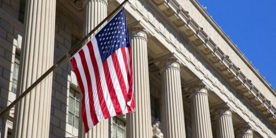 Ανάλυση Alpha Bank: Οι προκλήσεις για την αμερικανική οικονομία ενόψει των εκλογών του Νοεμβρίου