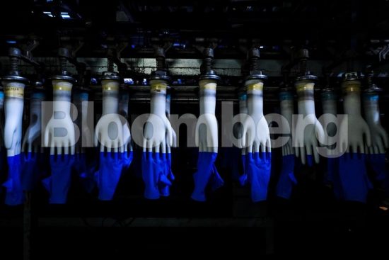 Τα… γάντια εκτοξεύουν την κεφαλαιοποίηση του Χρηματιστηρίου της Μαλαισίας