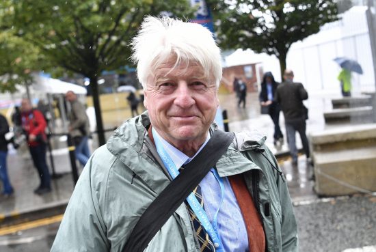 «Fully booked» η βίλα του Στάνλεϊ Τζόνσον στο Πήλιο – Πόσο νοικιάζεται