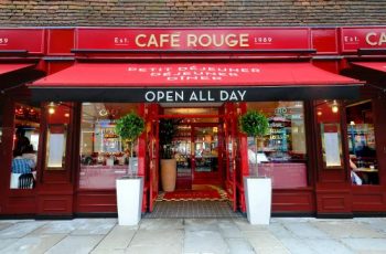 Ο ιδιοκτήτης των Cafe Rouge κλείνει 91 εστιατόρια κόβοντας 1.900 θέσεις εργασίας