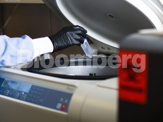 Moderna: Ράλι στη μετοχή μετά την ανακοίνωση χρηματοδότησης και έναρξης δοκιμών σε ανθρώπους