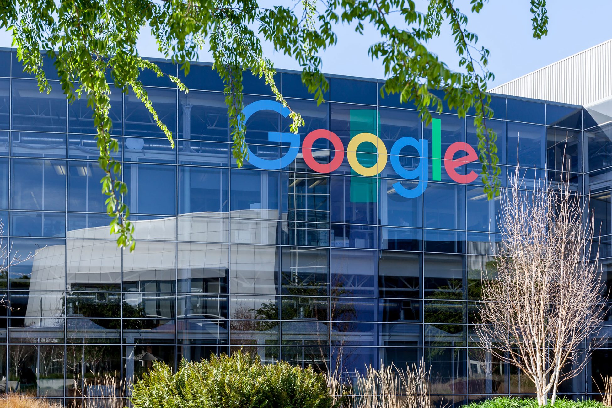 Google: Ποιος απειλεί να τινάξει στον αέρα τον εξωδικαστικό συμβιβασμό $310 εκατ.  για σεξουαλική παρενόχληση