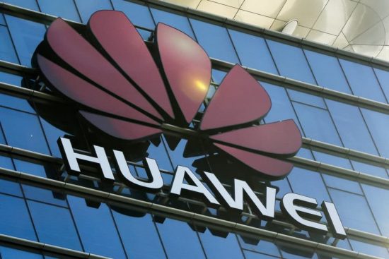 Huawei: Έξυπνα ακουστικά για κινητά τηλέφωνα σε σχήμα κραγιόν (pic)