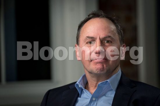 Βγαίνει η Intel απο την παραγωγή τσιπ; Οι φήμες βυθίζουν τη μετοχή της