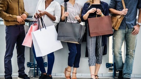 Έρευνα GLAMI: «Μαύρη Παρασκευή» και στη μόδα – Ποια είναι η καταναλωτική συμπεριφορά