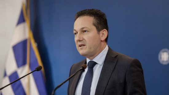 Πέτσας: Δεν θα ξαναμπούν στο ίδιο τσουβάλι εμβολιασμένοι και ανεμβολίαστοι