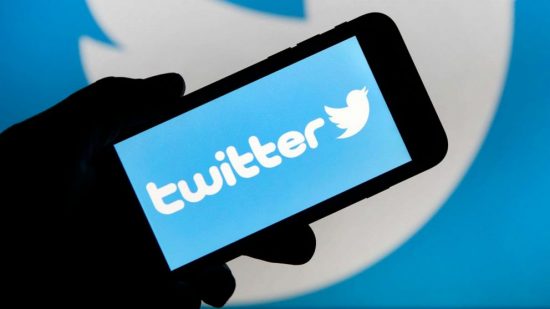 Οι χάκερ του Twitter “χειραγώγησαν εργαζόμενους” της πλατφόρμας, παραδέχεται η εταιρεία