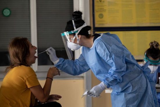 Nέο Covid τεστ  δείχνει το αποτέλεσμα σε μόλις 5 λεπτά