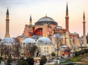 Τουρκία: Εισιτήριο εισόδου 25 ευρώ από τη Δευτέρα στην Αγία Σοφία