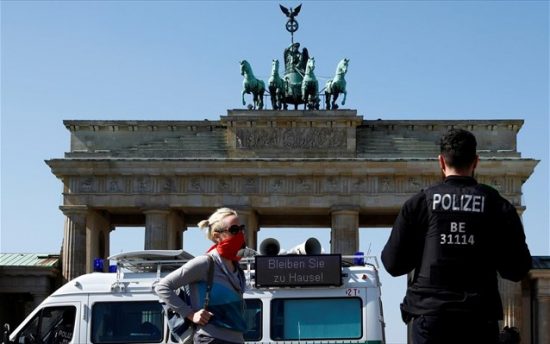 Aυτοκίνητο έπεσε πάνω σε πεζούς στο Βερολίνο