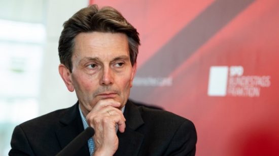 Γερμανία: Ο επικεφαλής του SPD θέτει υπό αμφισβήτηση τη συνεργασία για τους εξοπλισμούς με τις ΗΠΑ