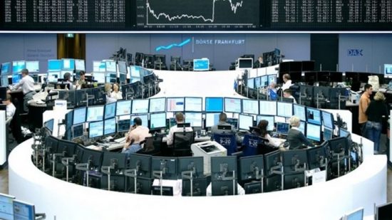 Ευρωαγορές: Κλείσιμο μίας επεισοδιακής εβδομάδας, σε ιστορικό χαμηλό ο τραπεζικός κλάδος
