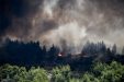 Φωτιά στα Βίλια: Καίγονται σπίτια – Στη μάχη με τις φλόγες 21 εναέρια μέσα (vid) (upd)