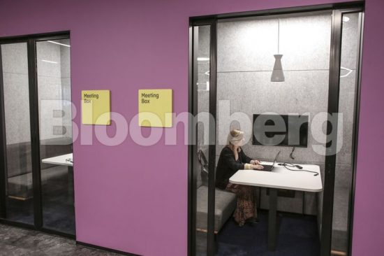 Αργεντινή: «Παγώνει» τις τιμές σε τηλεόραση, ίντερνετ και κινητή τηλεφωνία έως το τέλος του 2020