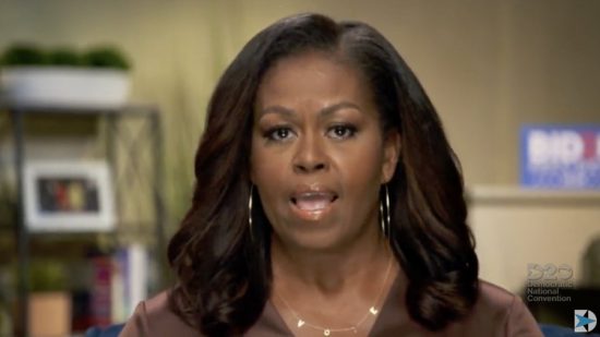 Η Μισέλ Ομπάμα κατακεραυνώνει τον Τραμπ: «Είναι ο λάθος πρόεδρος»