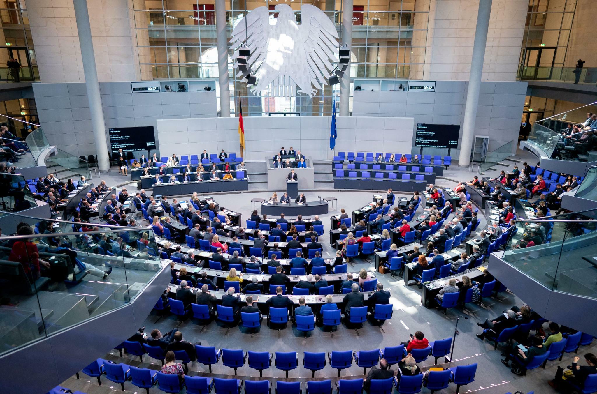 Bundestag: Δίαιτα στο γερμανικό κοινοβούλιο μειώνεται ο αριθμός των βουλευτών