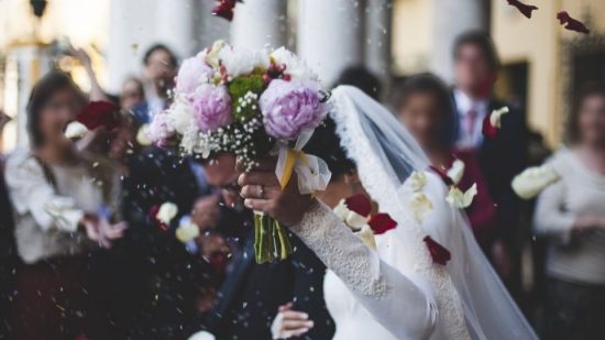 Οικονομολόγος του Χάρβαρντ έχει μια συμβουλή για τον γάμο: Παντρευτείτε από συμφέρον