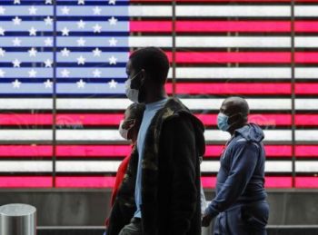 Στη μέγγενη του κορωνοϊού οι ΗΠΑ: 2.060 θάνατοι σε 24 ώρες