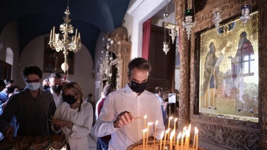 Μητσοτάκης: «Γιορτάζουμε την Παναγία, προστατεύοντας την ζωή μας και την υγεία του διπλανού μας»