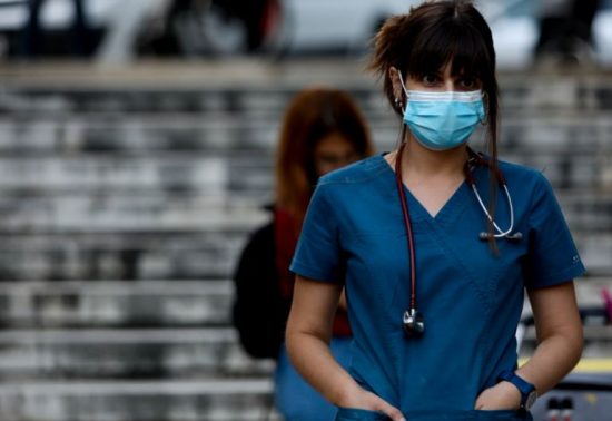 Κορωνοϊός: Τι ξέρουμε για τις νέες υποπαραλλαγές ΒΑ.4 και ΒΑ.5 – Μπορεί να φέρουν νέο κύμα της Όμικρον