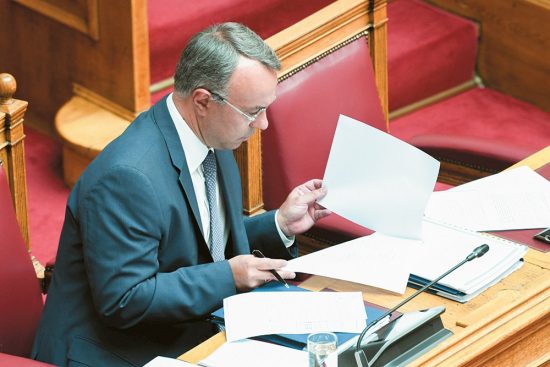 Ο κορωνοϊός «έπληξε» τις μνημονιακές υποχρεώσεις του 2021 και 2022