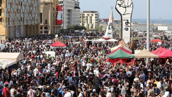 Βηρυτός: Χρήση δακρυγόνων κατά διαδηλωτών που προσπάθησαν να μπουν στο κοινοβούλιο