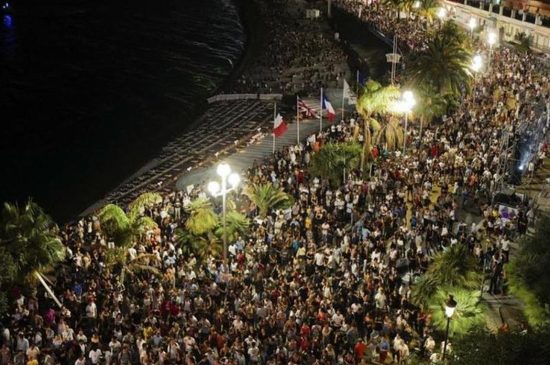 Γαλλία: Παρατείνεται η απαγόρευση εκδηλώσεων άνω των 5.000 ατόμων