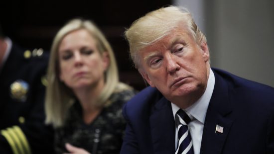 Τραμπ: Επέβαλε εκ νέου δασμούς στα προϊόντα αλουμινίου από τον Καναδά