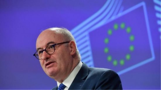 Κομισιόν: Την παραίτησή του από Επίτροπος Εμπορίου ανακοίνωσε ο Φιλ Χόγκαν
