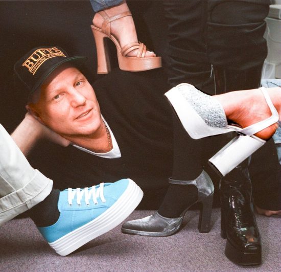 «Ο Τσαγκάρης»: Η απάτη, τα ναρκωτικά και η αυτοκρατορία του διάσημου σχεδιαστή υποδημάτων Στιβ Μάντεν