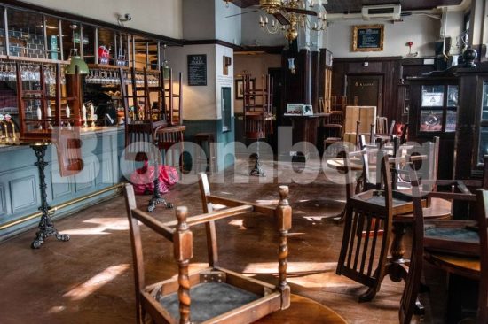 Βρετανία: 47.000 παμπ στο χείλος της καταστροφής, πόσα χάνουν κάθε εβδομάδα