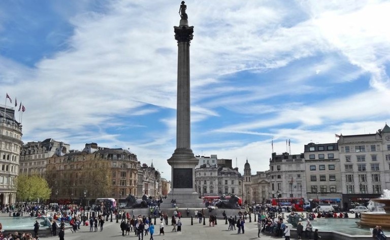 Βρετανία: Θεαματικό άλμα των ρυθμών ανάπτυξης τον Μάιο – Τι σημαίνει για τη νομισματική χαλάρωση