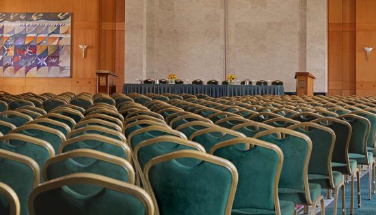 Το …μπρος πίσω στα συνέδρια φέρνει στα όριά τους επαγγελματίες του κλάδου και ξενοδόχους